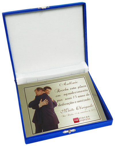 Placa de homenagem empresarial por tempo de serviço.